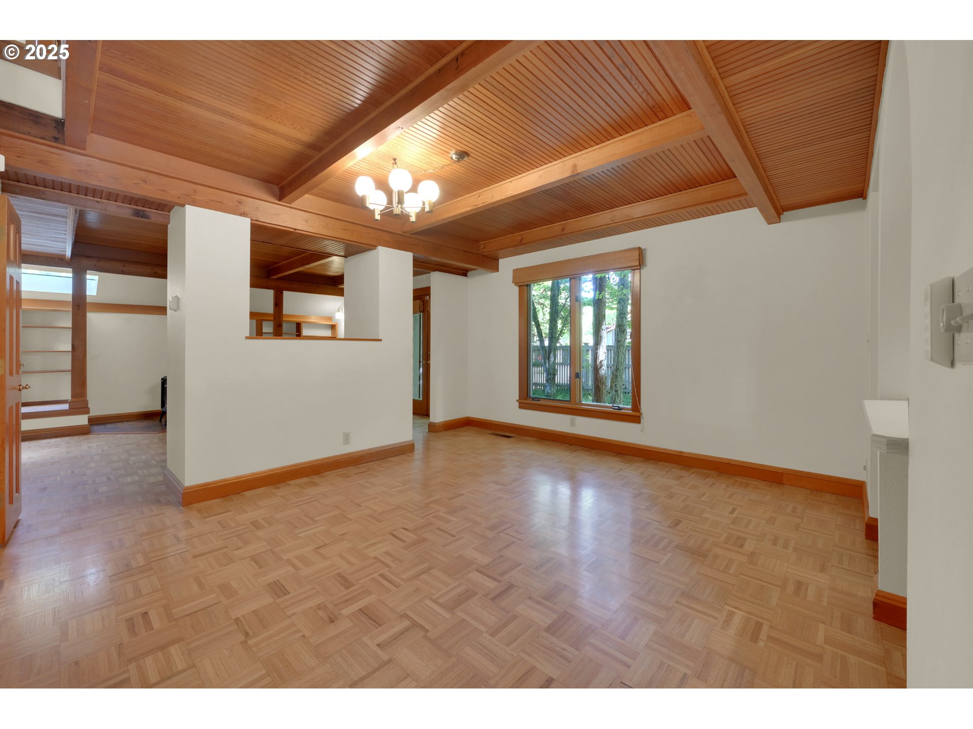 Eugene, Oregon 97401, United States, 2 Bedrooms Bedrooms, ,2 BathroomsBathrooms,Residential,Pending,123892