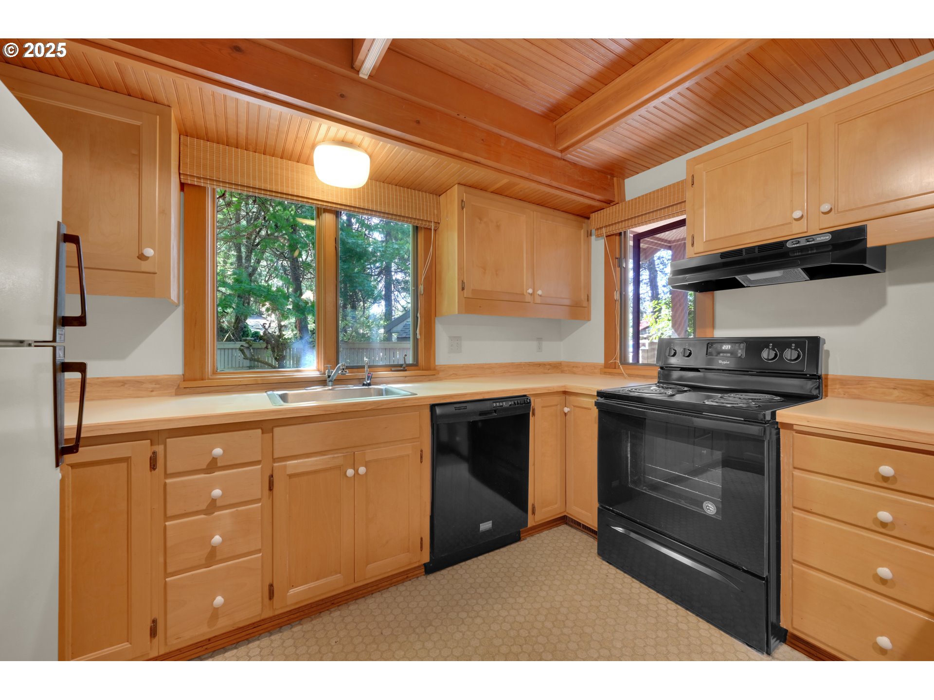 Eugene, Oregon 97401, United States, 2 Bedrooms Bedrooms, ,2 BathroomsBathrooms,Residential,Pending,123892