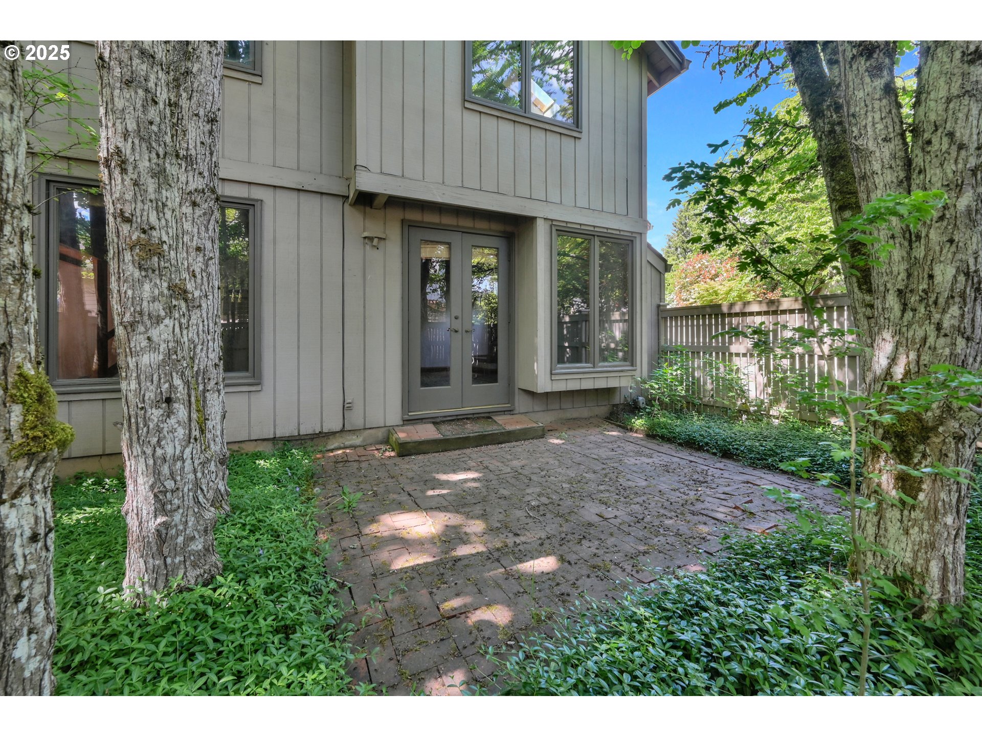 Eugene, Oregon 97401, United States, 2 Bedrooms Bedrooms, ,2 BathroomsBathrooms,Residential,Pending,123892