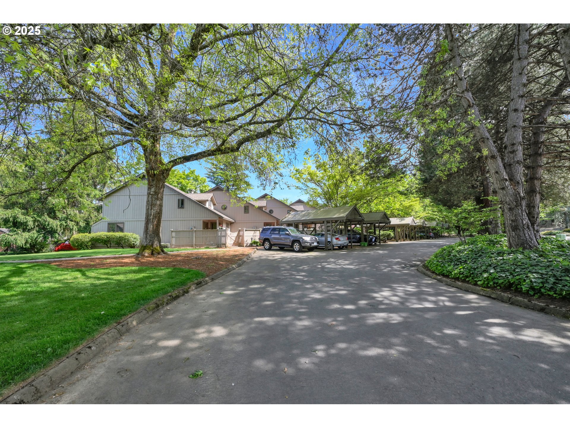 Eugene, Oregon 97401, United States, 2 Bedrooms Bedrooms, ,2 BathroomsBathrooms,Residential,Pending,123892