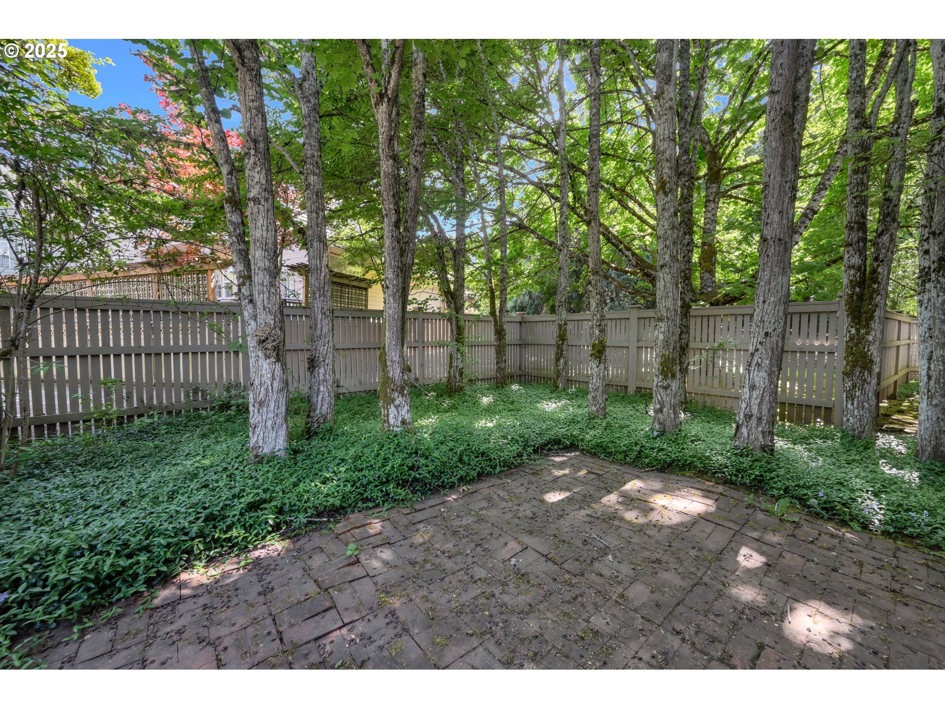 Eugene, Oregon 97401, United States, 2 Bedrooms Bedrooms, ,2 BathroomsBathrooms,Residential,Pending,123892