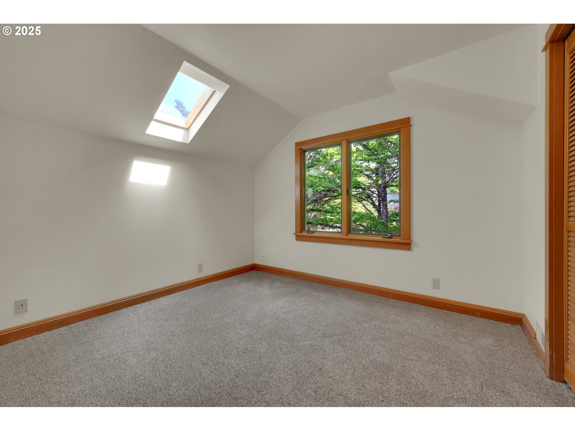 Eugene, Oregon 97401, United States, 2 Bedrooms Bedrooms, ,2 BathroomsBathrooms,Residential,Pending,123892