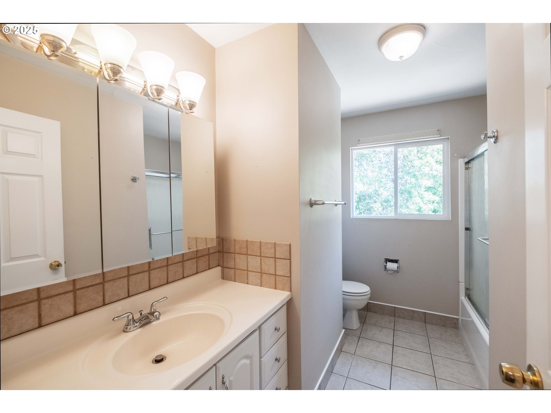 Salem, Oregon 97304, United States, 6 Bedrooms Bedrooms, ,3 BathroomsBathrooms,Residential,Active,168374