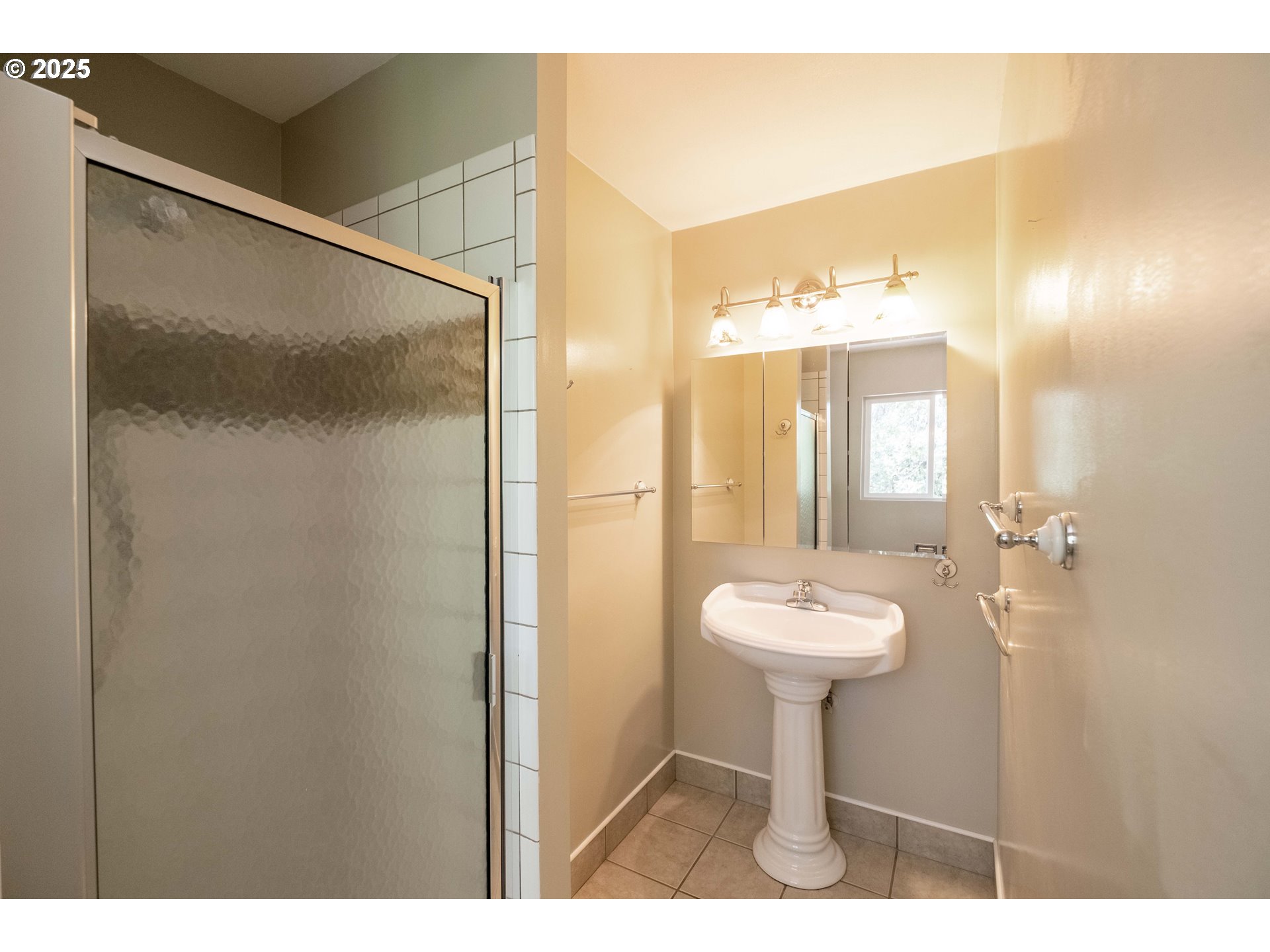 Salem, Oregon 97304, United States, 6 Bedrooms Bedrooms, ,3 BathroomsBathrooms,Residential,Active,168374