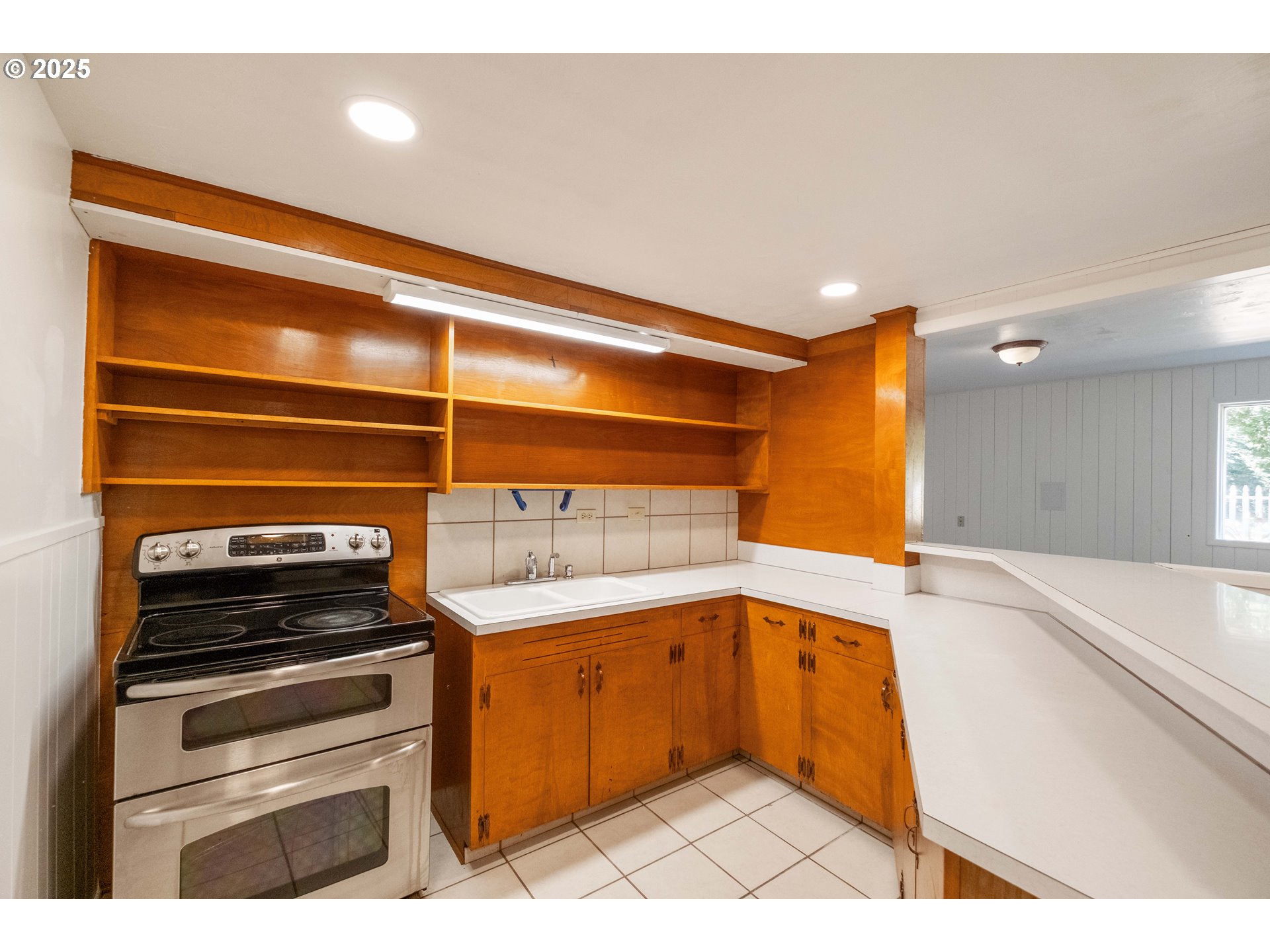 Salem, Oregon 97304, United States, 6 Bedrooms Bedrooms, ,3 BathroomsBathrooms,Residential,Active,168374