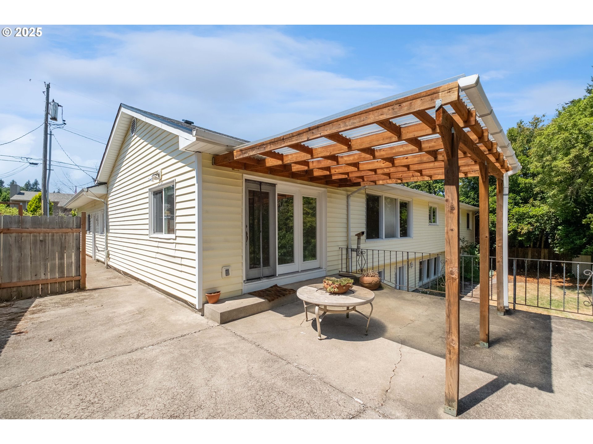 Salem, Oregon 97304, United States, 6 Bedrooms Bedrooms, ,3 BathroomsBathrooms,Residential,Active,168374