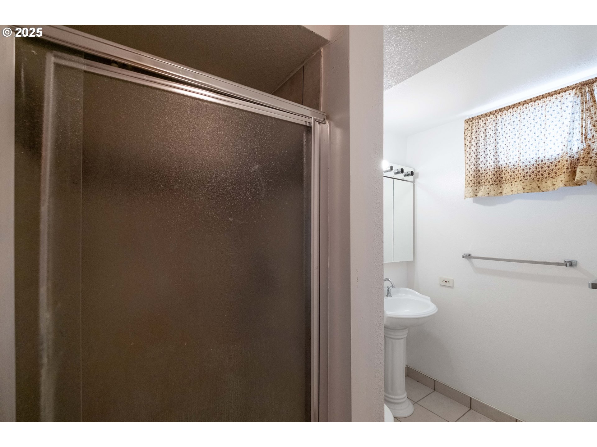 Salem, Oregon 97304, United States, 6 Bedrooms Bedrooms, ,3 BathroomsBathrooms,Residential,Active,168374