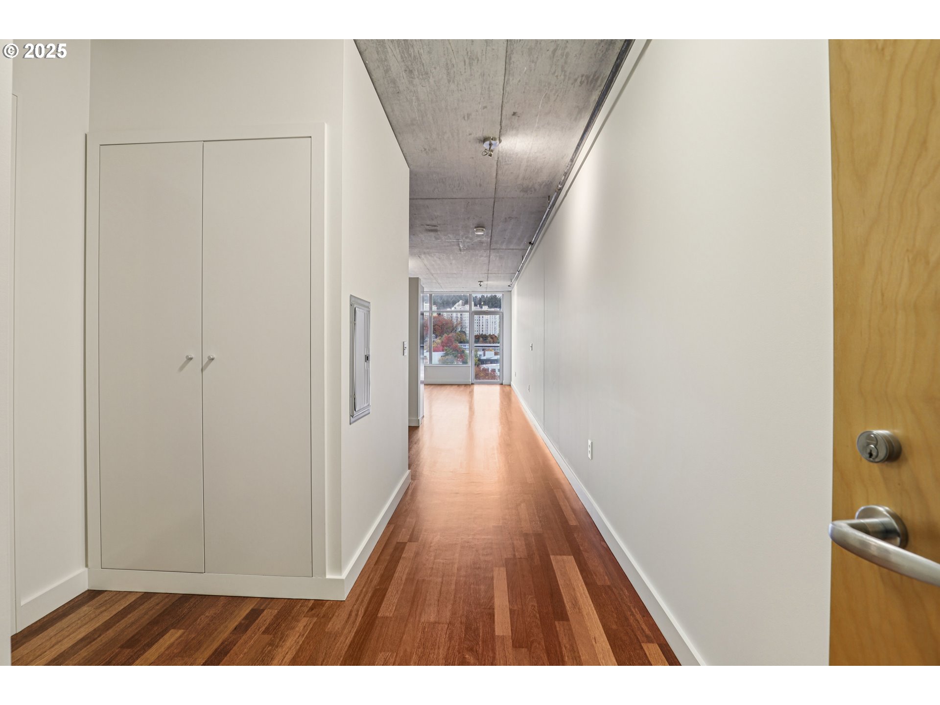 1926 W BURNSIDE ST 906