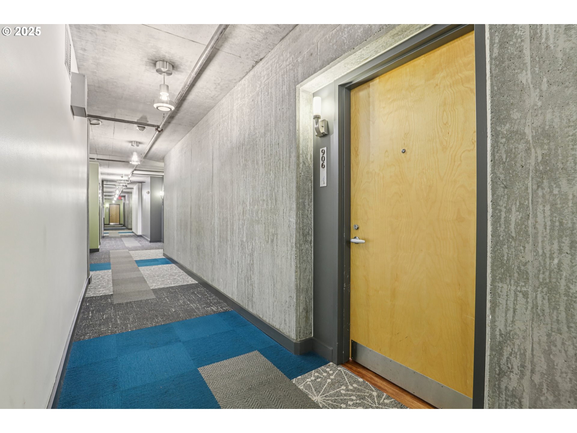 1926 W BURNSIDE ST 906