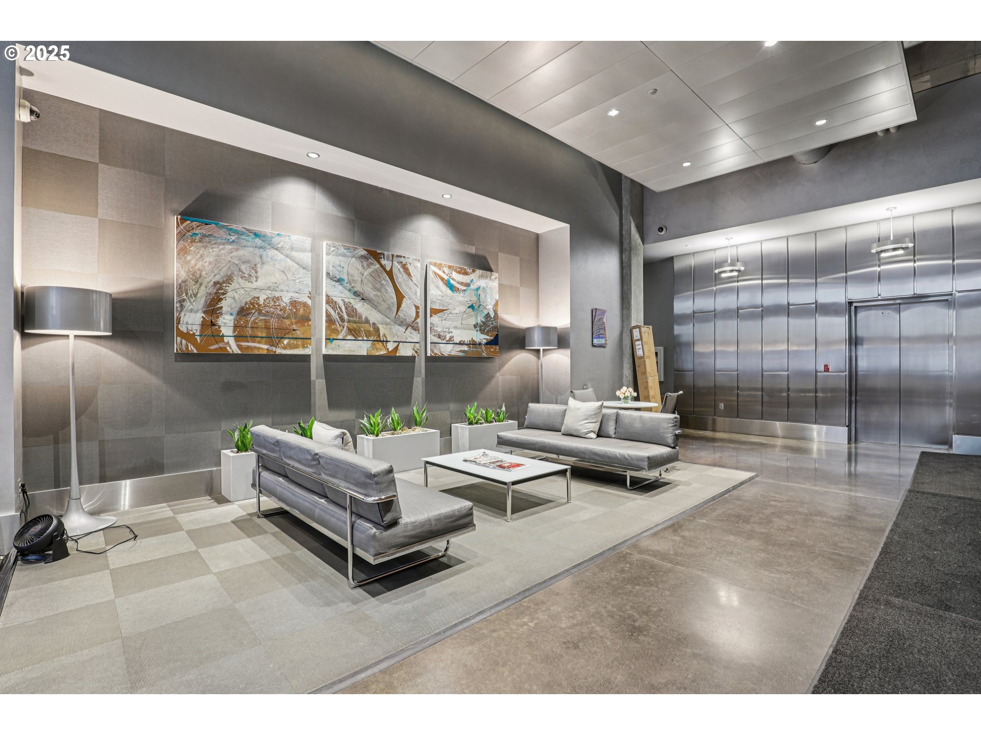 1926 W BURNSIDE ST 906