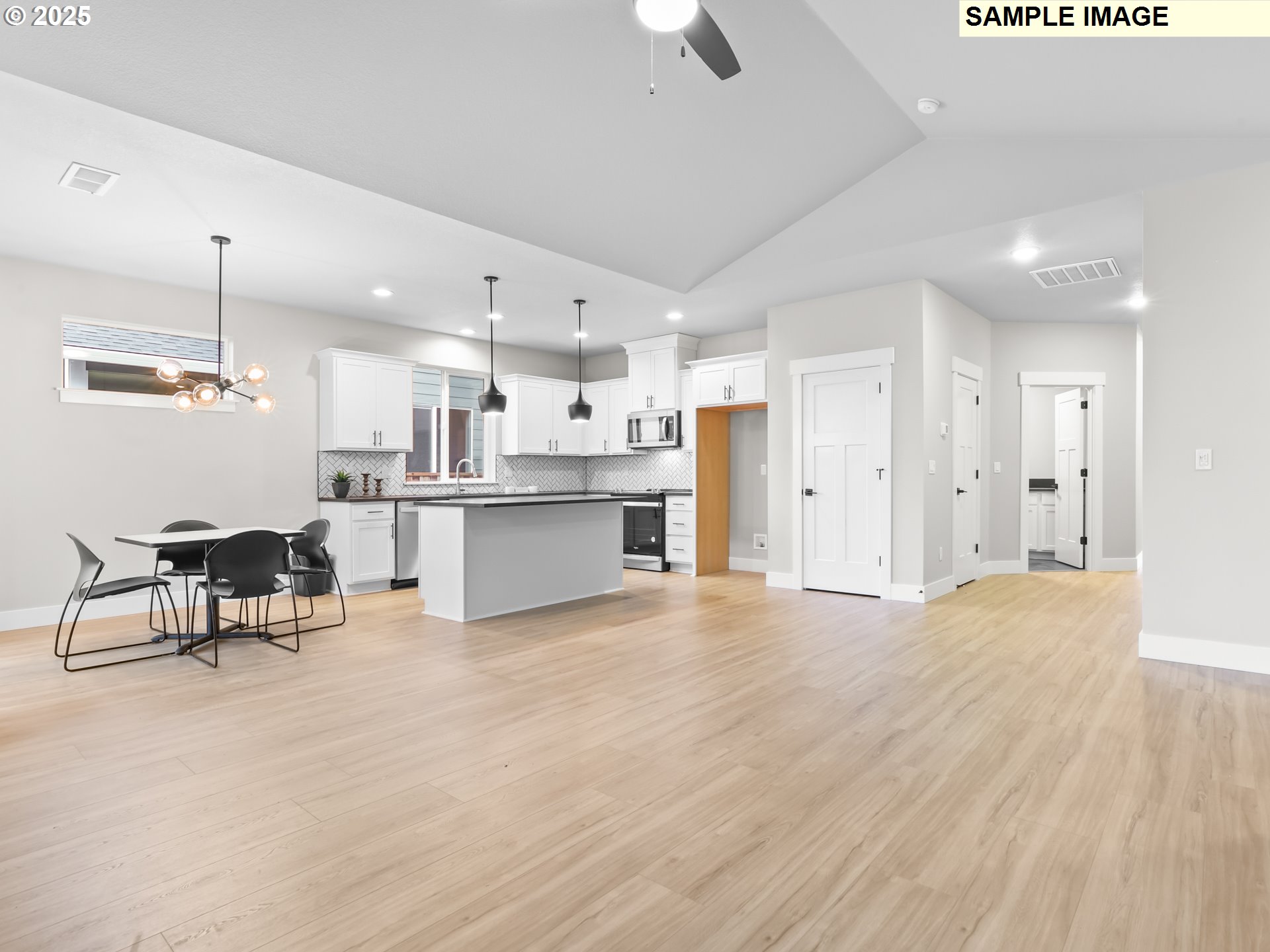 2213 E JUNIPER CIR 17