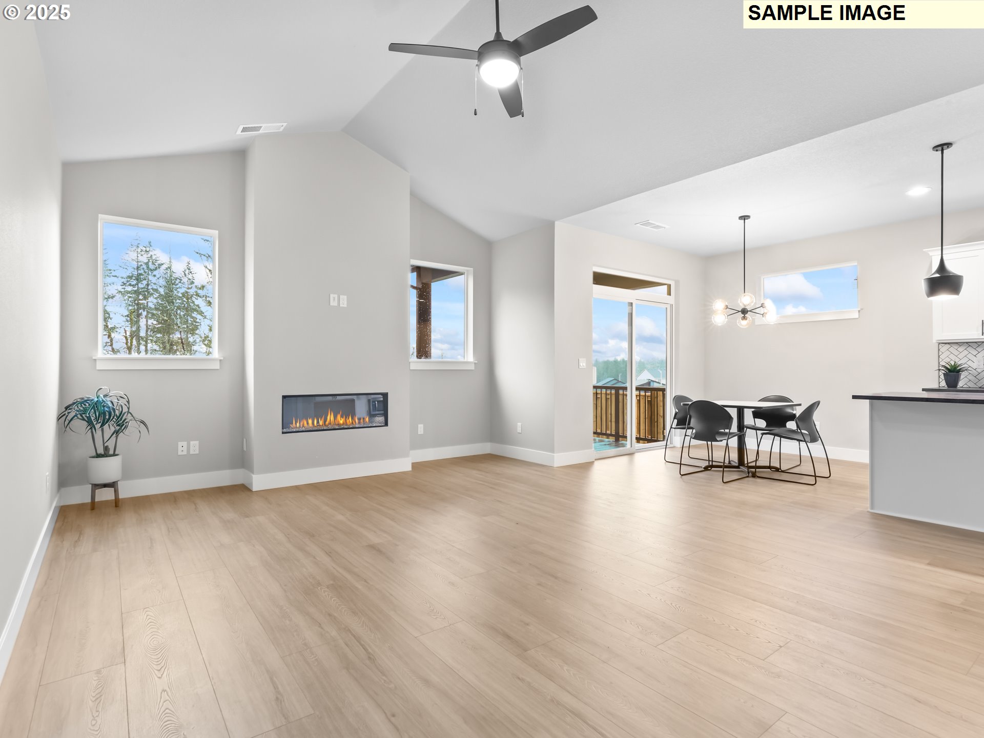 2213 E JUNIPER CIR 17