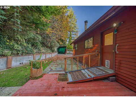 A home in Coos Bay