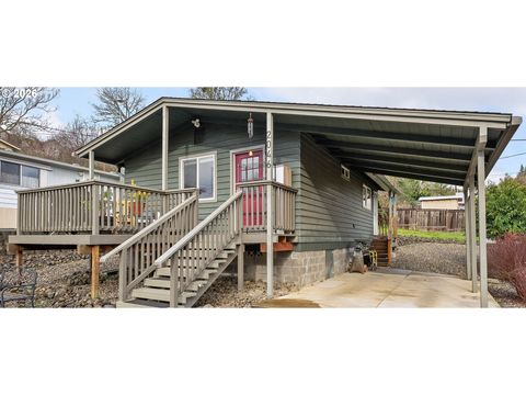 2046 NE FREEMONT AVE Roseburg OR 97470