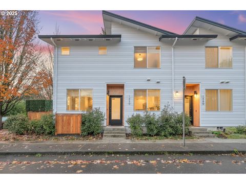 1490 SE IVON ST Portland OR 97202