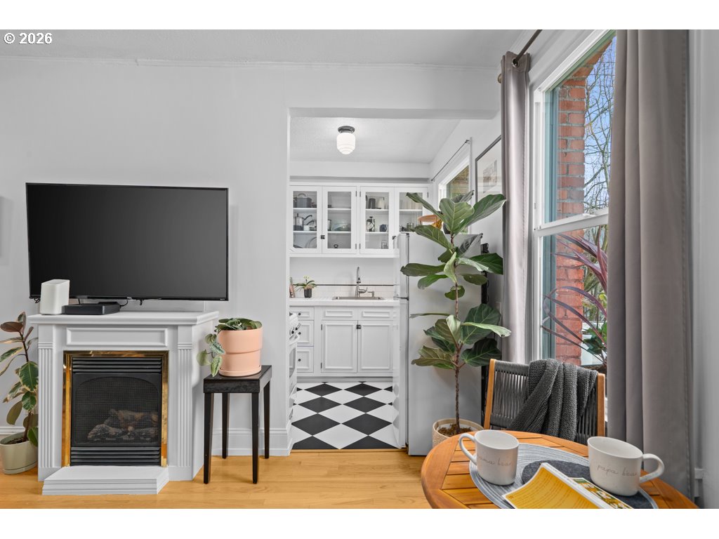 1631 NW EVERETT ST 208