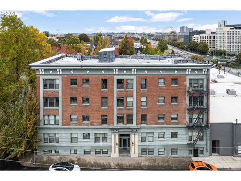 1631 NW EVERETT ST 208 Portland OR 97209