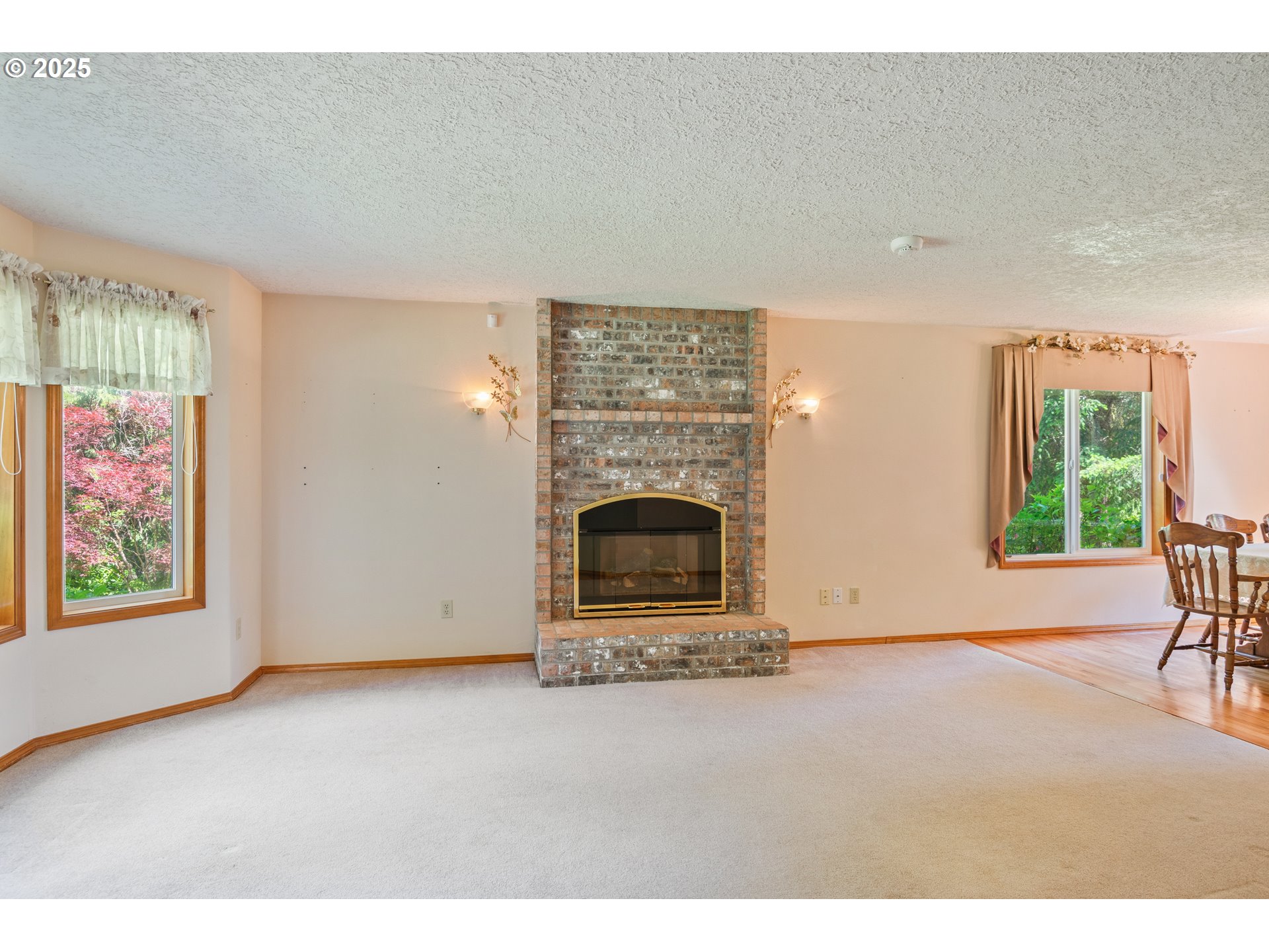 230 S MAPLE HILL RD