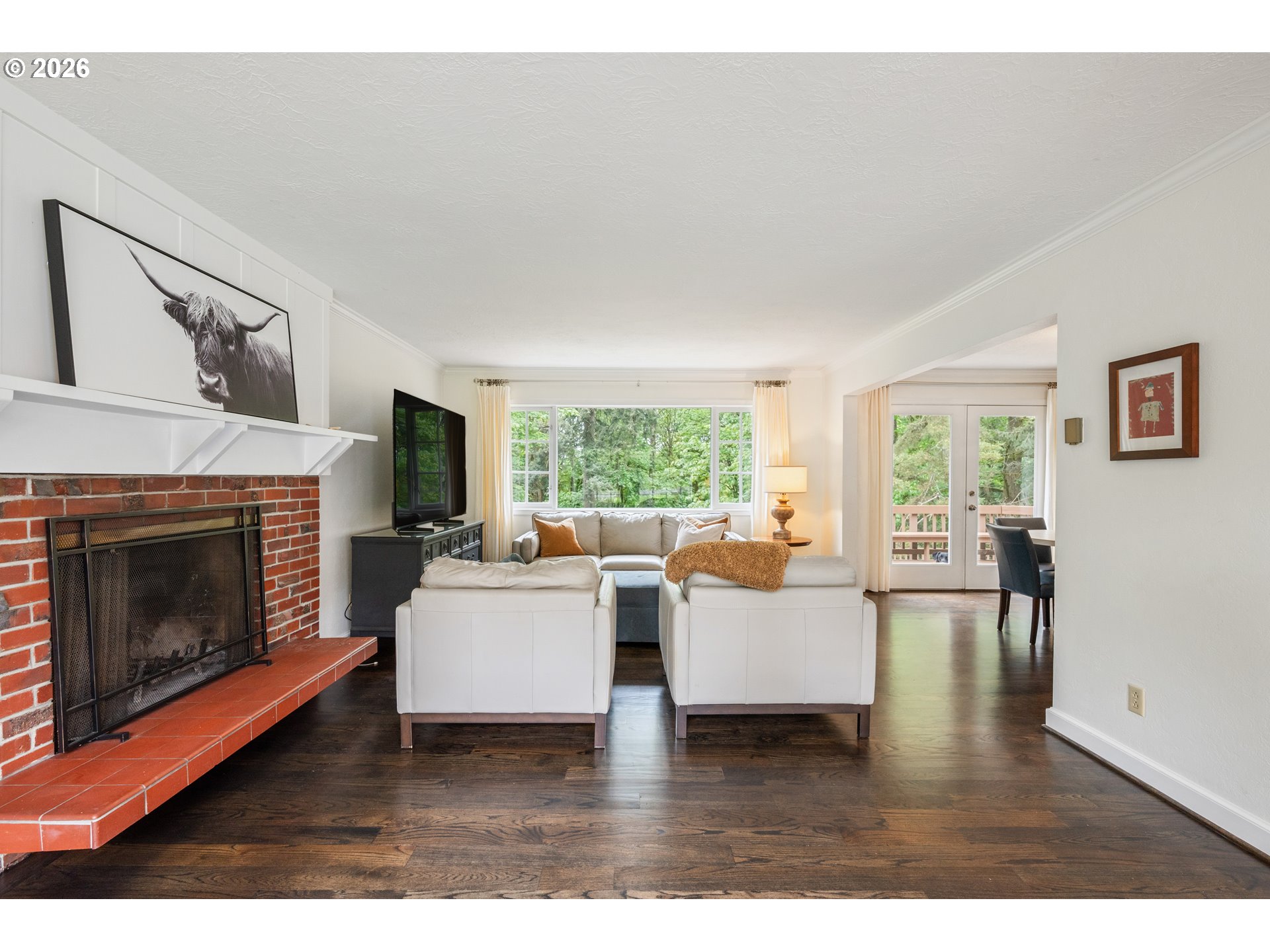 303 E CEDAR LN