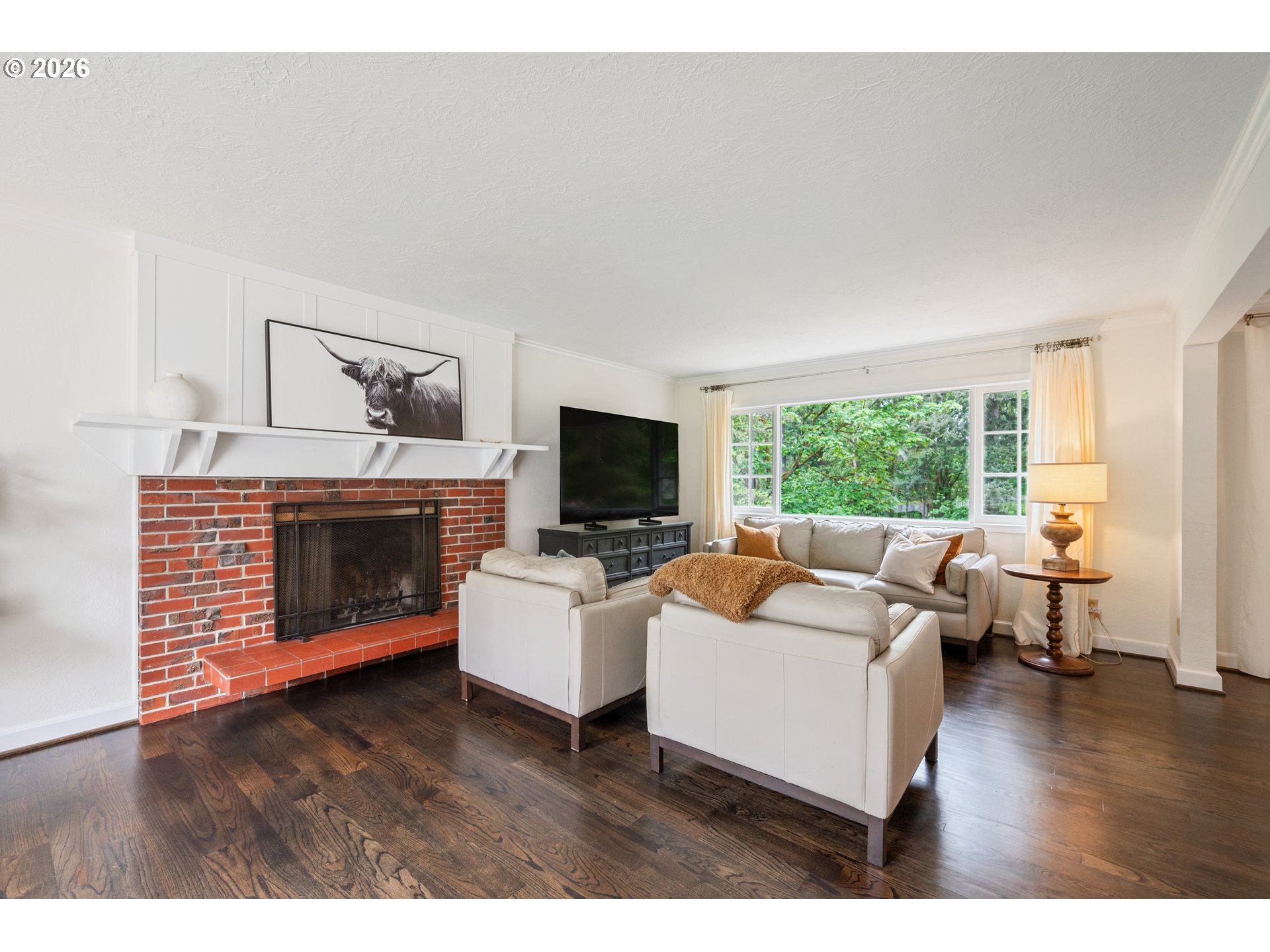 303 E CEDAR LN