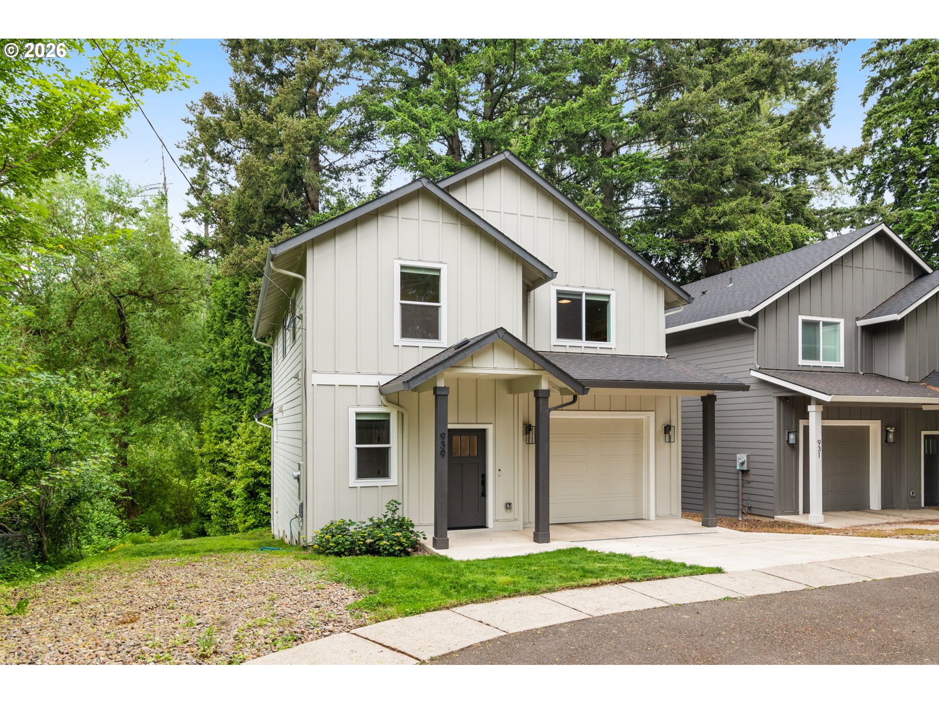 939 SE ROBERTS AVE