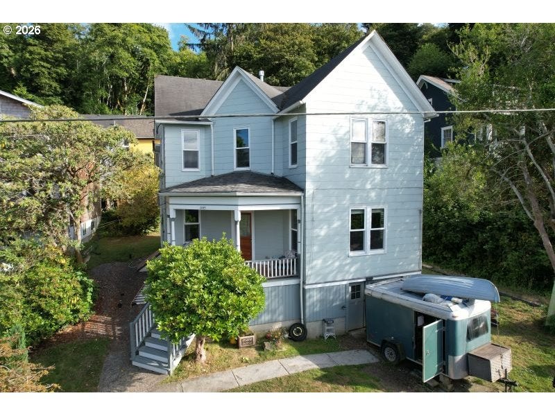 2689 GRAND AVE