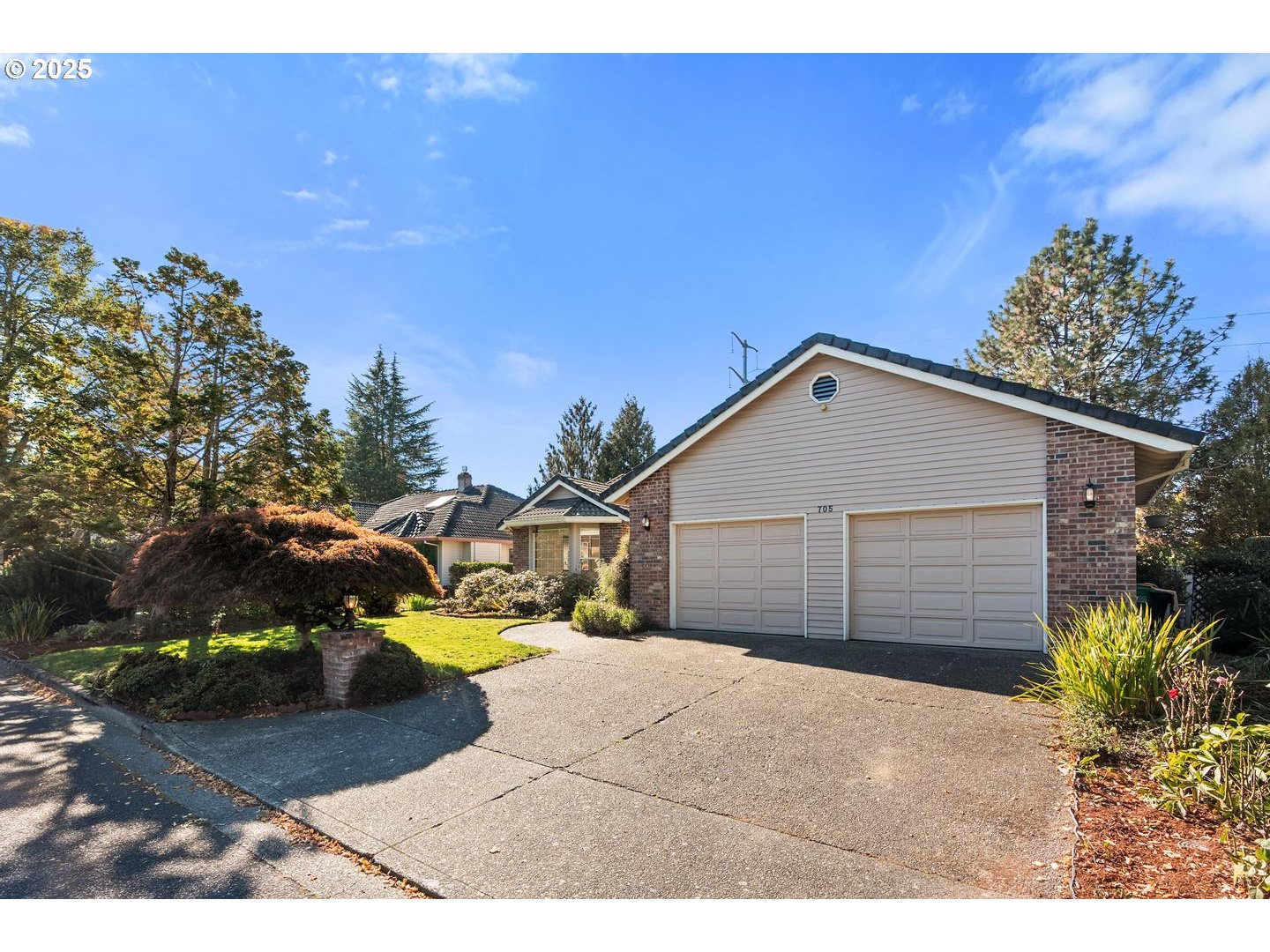 705 NW SILVERADO DR