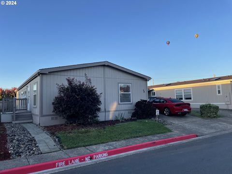 A home in Newberg