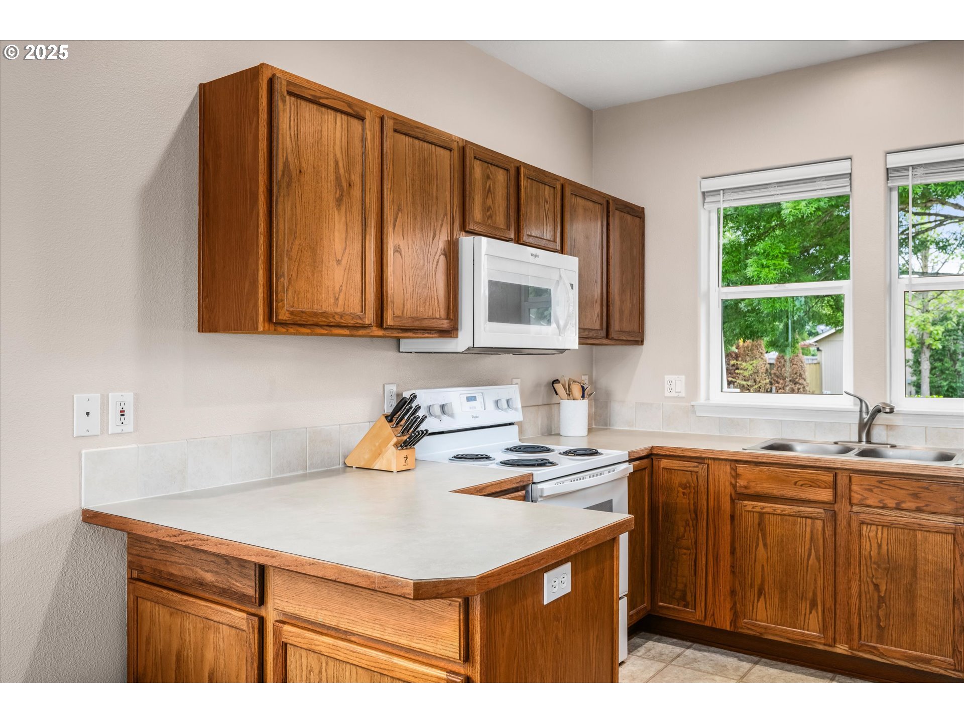 Eugene, Oregon 97402, United States, 3 Bedrooms Bedrooms, ,2 BathroomsBathrooms,Residential,Active,136891