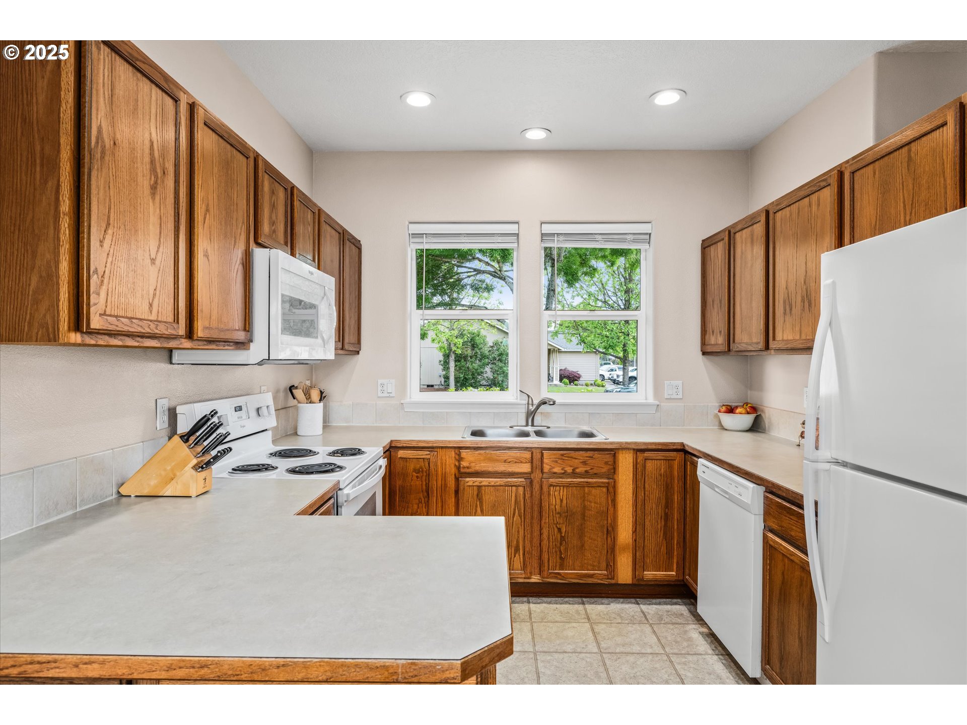 Eugene, Oregon 97402, United States, 3 Bedrooms Bedrooms, ,2 BathroomsBathrooms,Residential,Active,136891