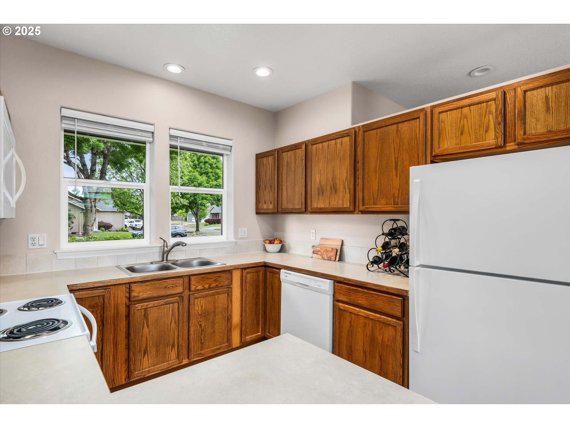 Eugene, Oregon 97402, United States, 3 Bedrooms Bedrooms, ,2 BathroomsBathrooms,Residential,Active,136891