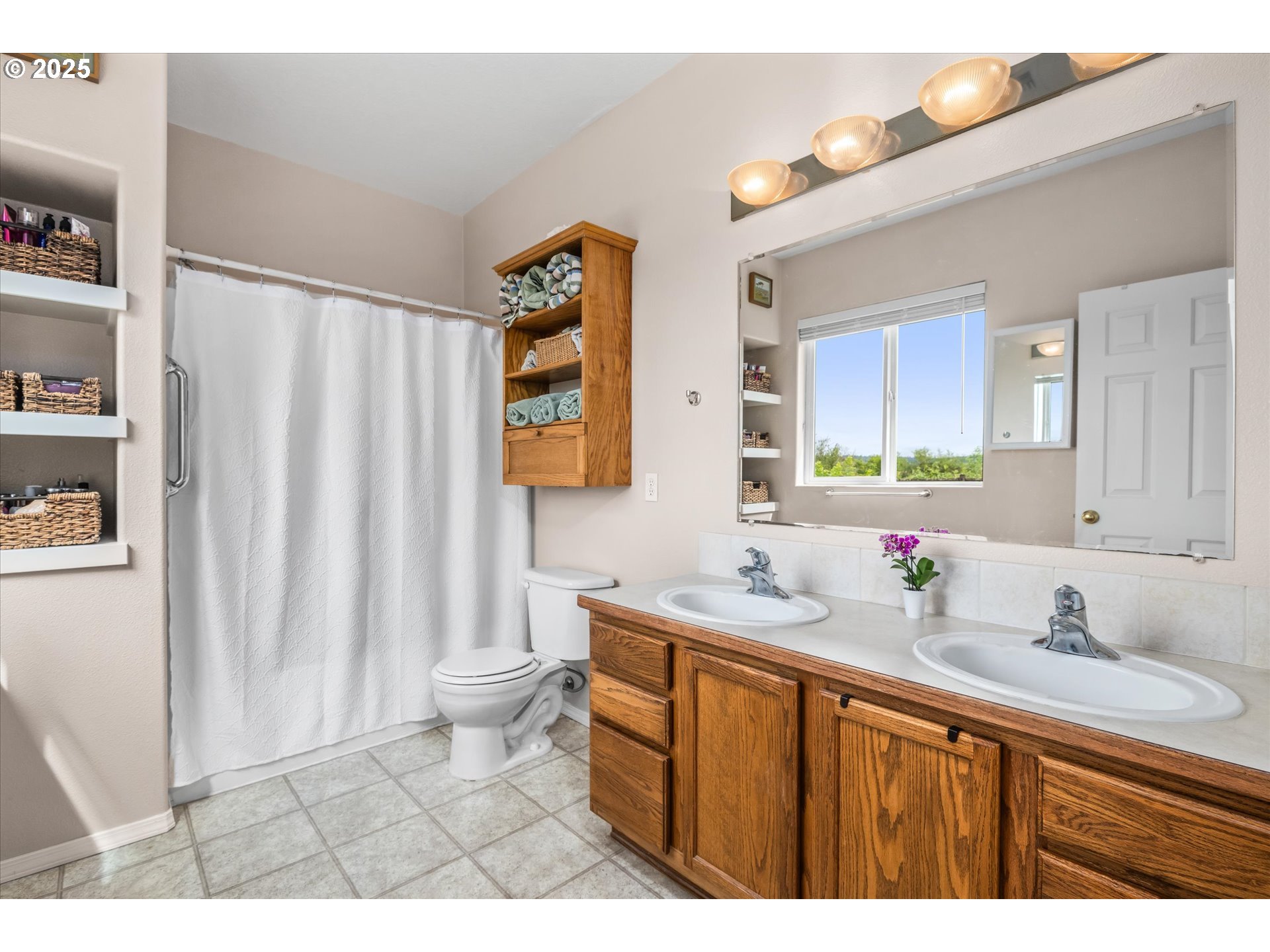 Eugene, Oregon 97402, United States, 3 Bedrooms Bedrooms, ,2 BathroomsBathrooms,Residential,Active,136891