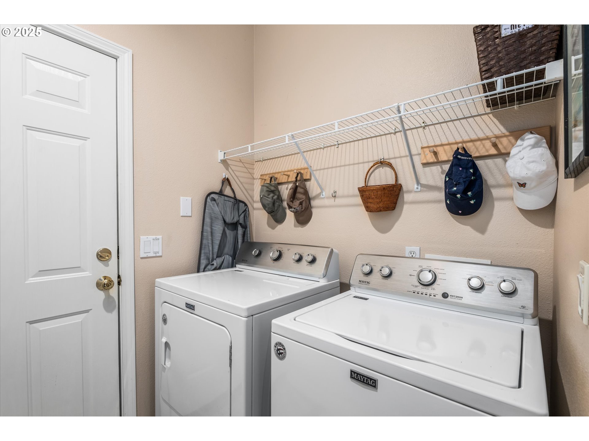 Eugene, Oregon 97402, United States, 3 Bedrooms Bedrooms, ,2 BathroomsBathrooms,Residential,Active,136891