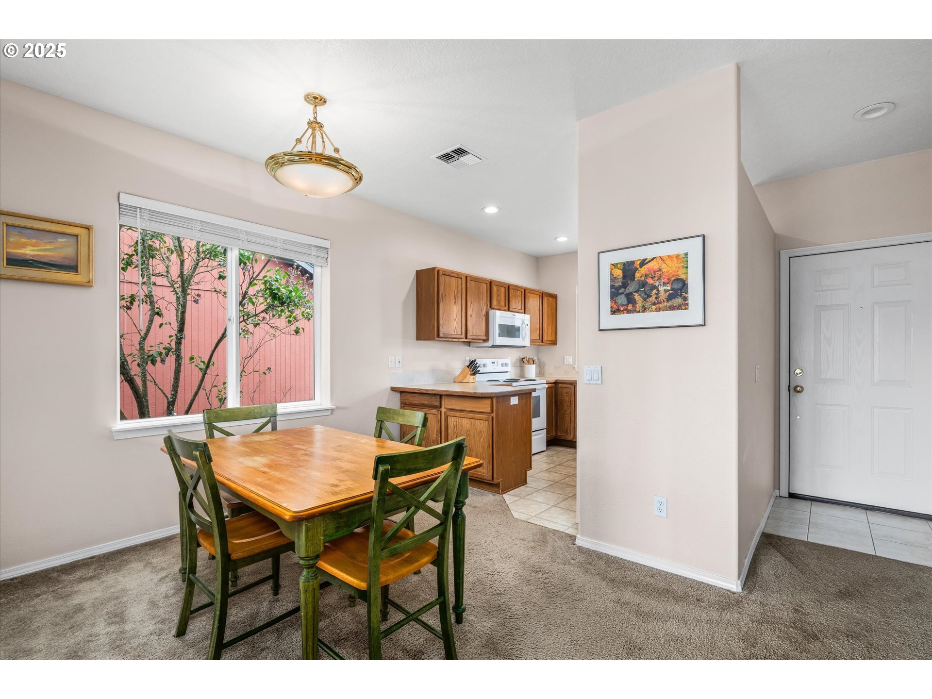 Eugene, Oregon 97402, United States, 3 Bedrooms Bedrooms, ,2 BathroomsBathrooms,Residential,Active,136891