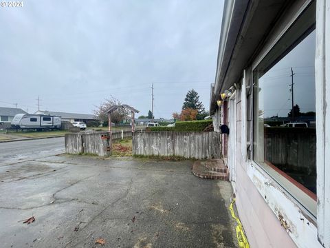 A home in Coos Bay