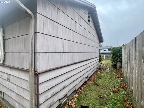 A home in Coos Bay