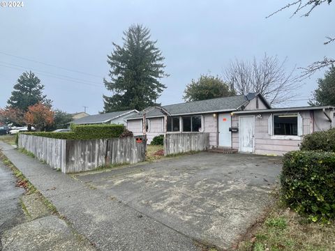 A home in Coos Bay