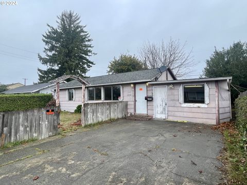 A home in Coos Bay