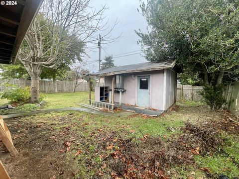 A home in Coos Bay