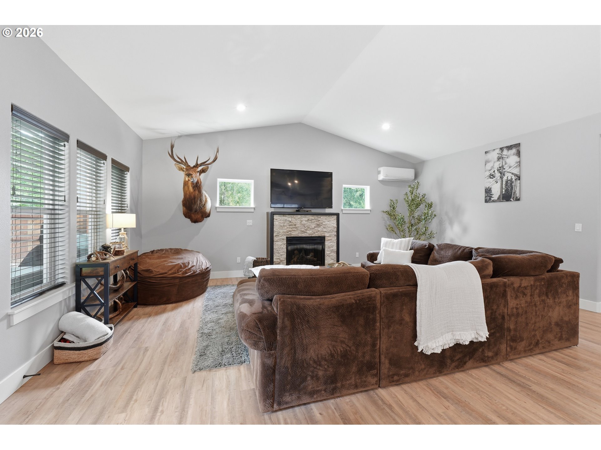 985 5TH AVE