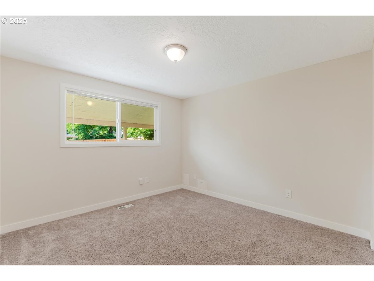 Gladstone, Oregon 97027, United States, 3 Bedrooms Bedrooms, ,2 BathroomsBathrooms,Residential,Pending,146048