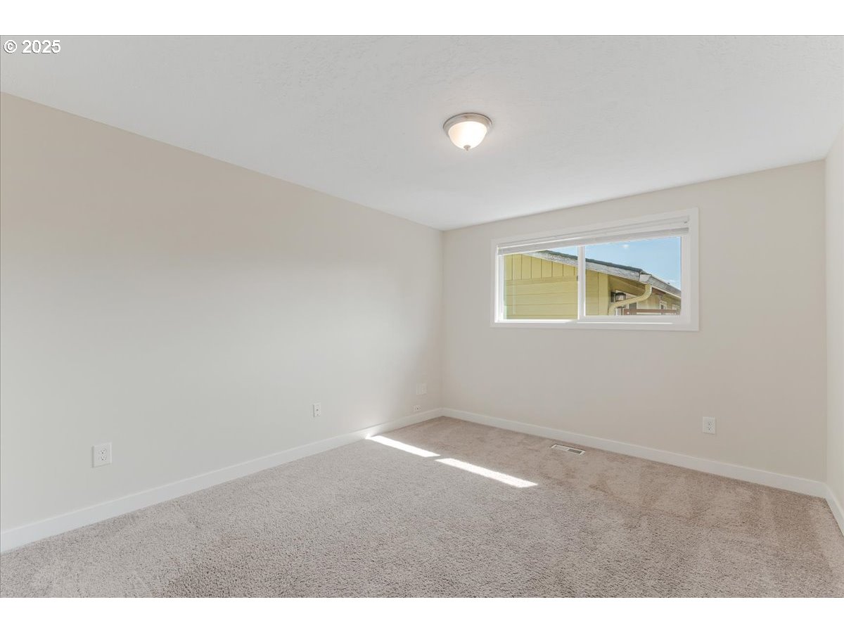 Gladstone, Oregon 97027, United States, 3 Bedrooms Bedrooms, ,2 BathroomsBathrooms,Residential,Pending,146048