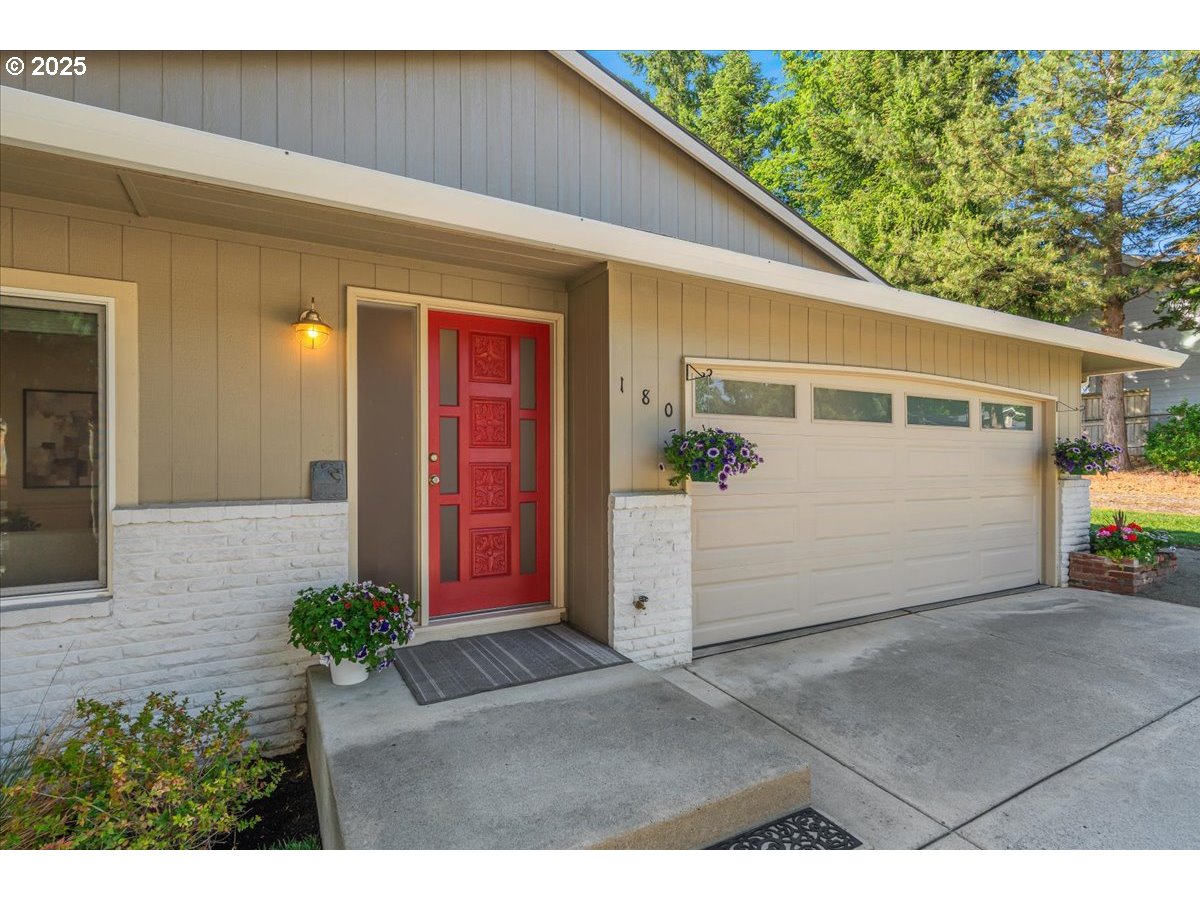 Gladstone, Oregon 97027, United States, 3 Bedrooms Bedrooms, ,2 BathroomsBathrooms,Residential,Pending,146048