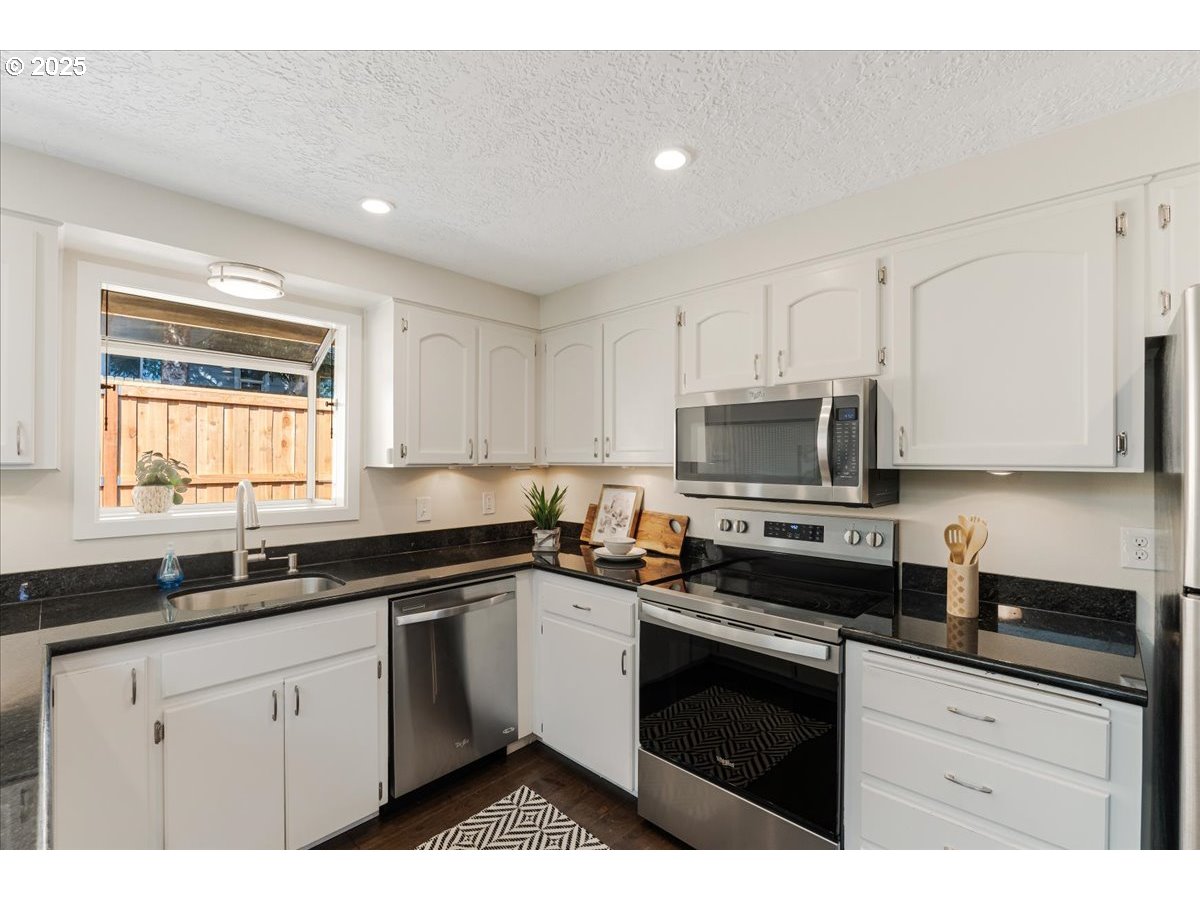 Gladstone, Oregon 97027, United States, 3 Bedrooms Bedrooms, ,2 BathroomsBathrooms,Residential,Pending,146048