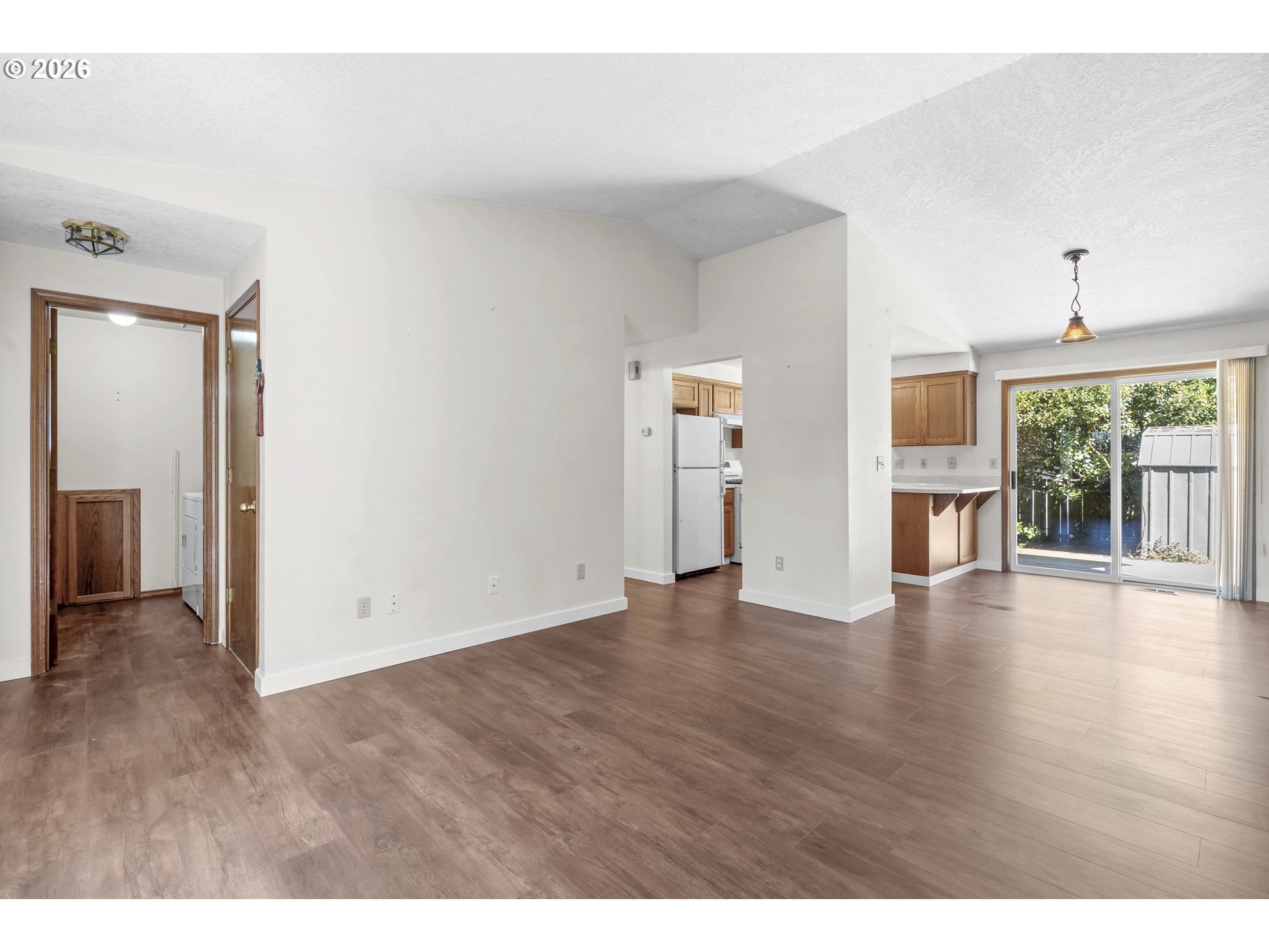 219 E MISSION DR