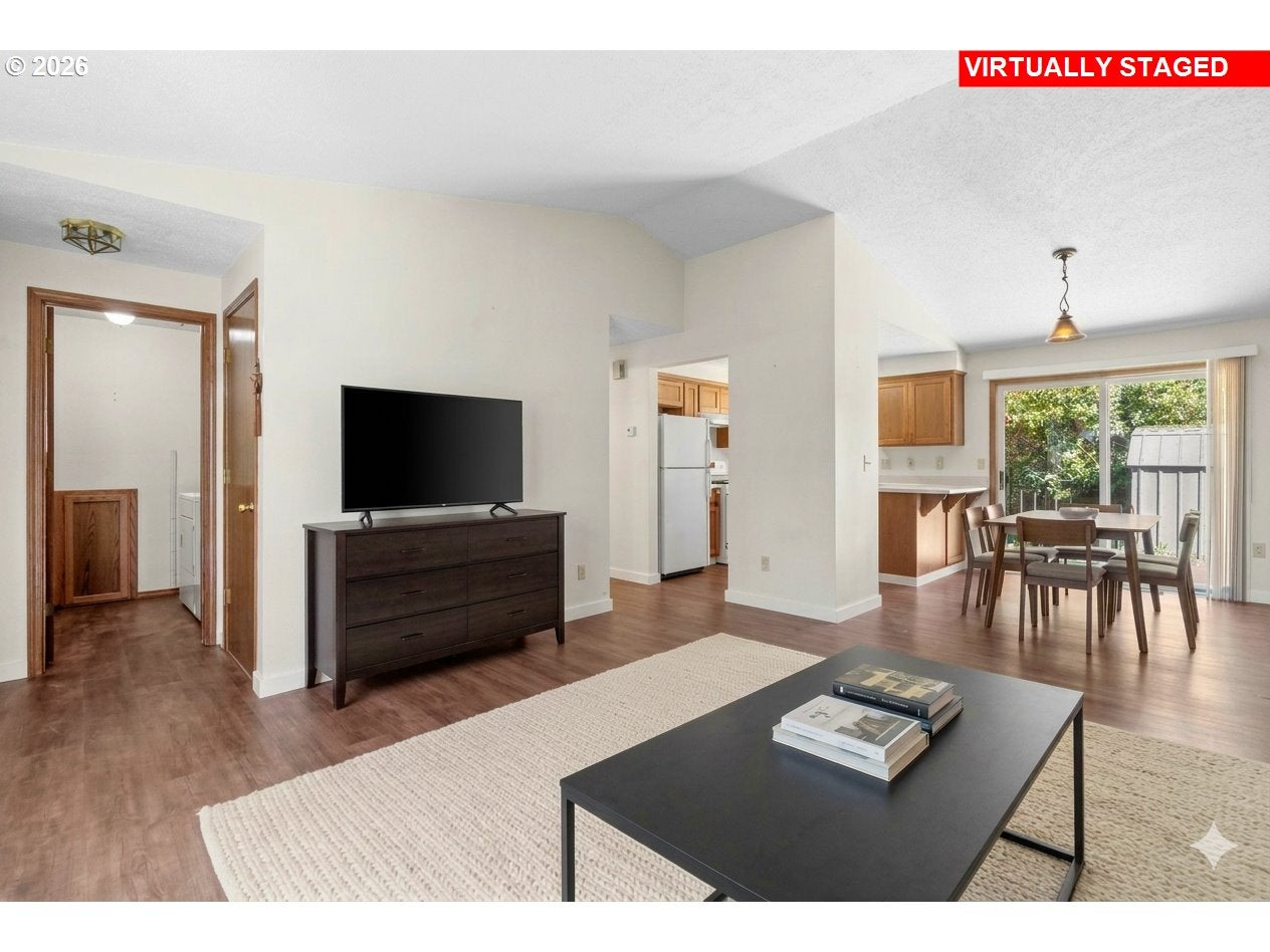 219 E MISSION DR