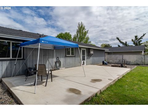 A home in Roseburg