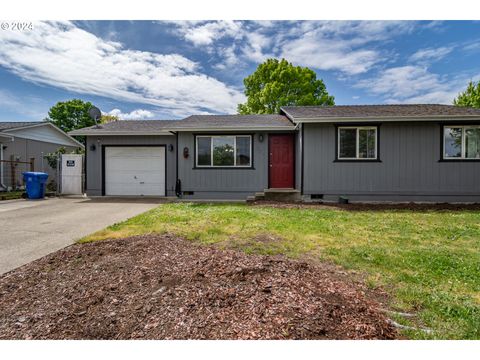 A home in Roseburg