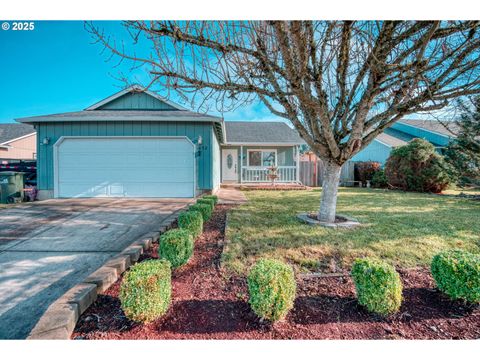 Photo of 692 N 1st St, Creswell, OR 97426 (MLS # 299173165)