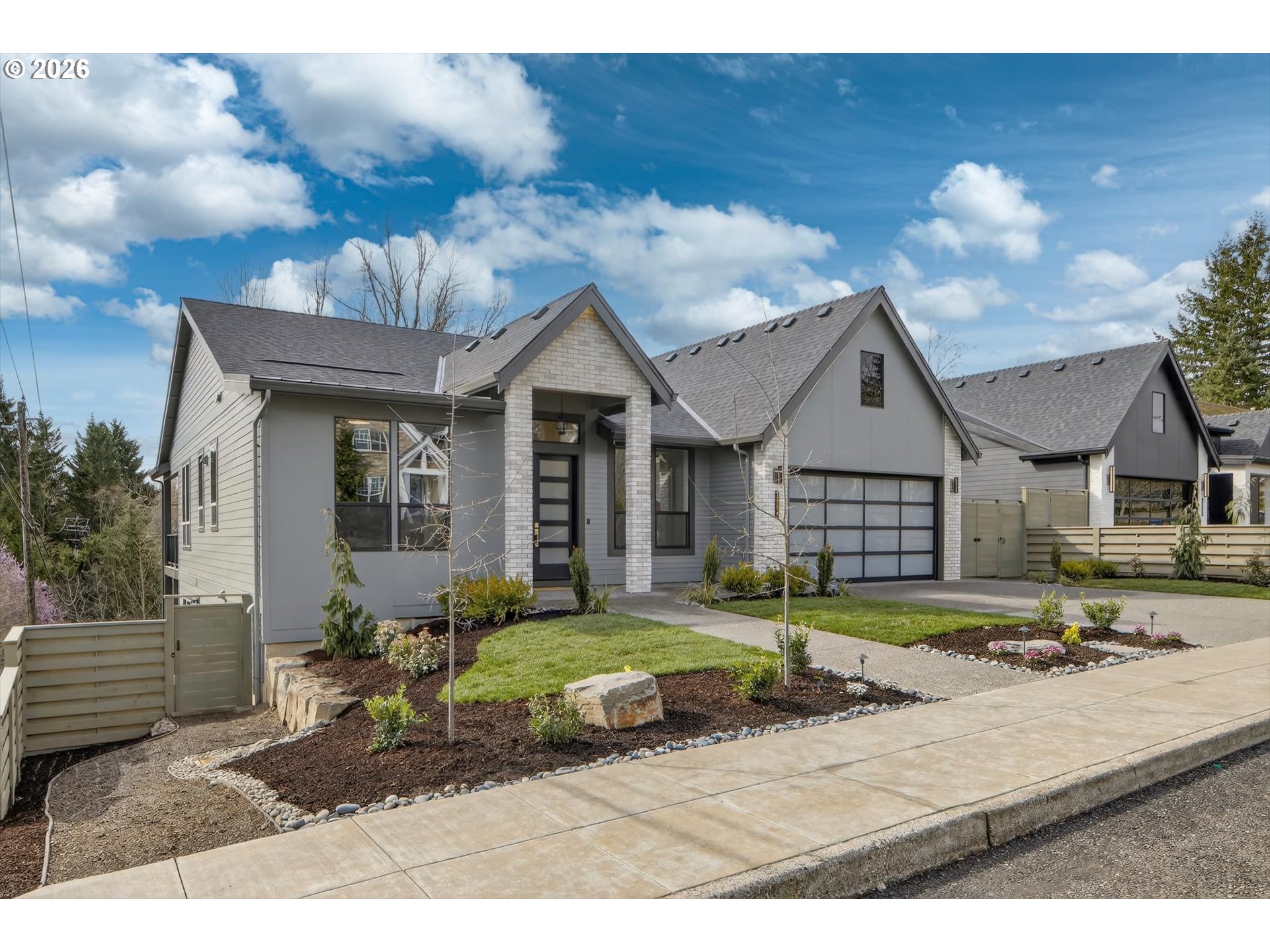 1864 SW Dickinson LN